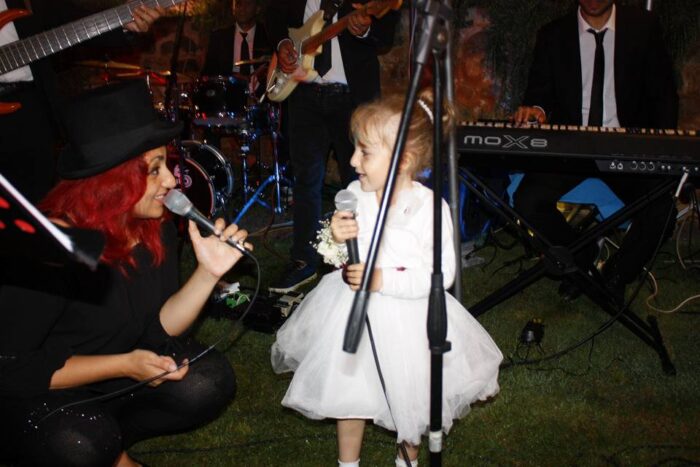 lei vuole cantare con me