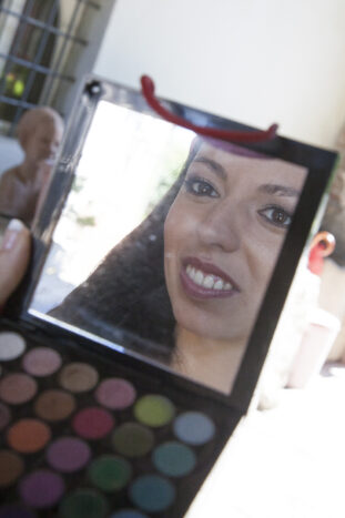 MAKE UP