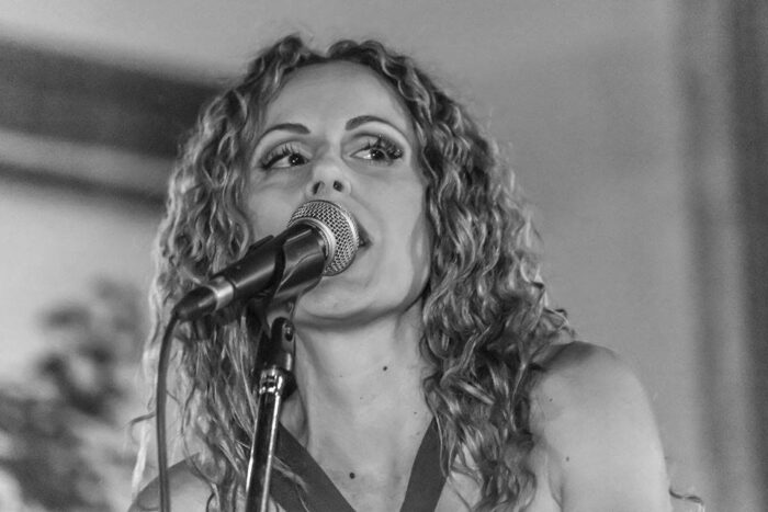LIGHTMOTIV Singer