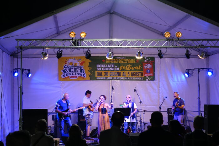 BAND con vari elementi