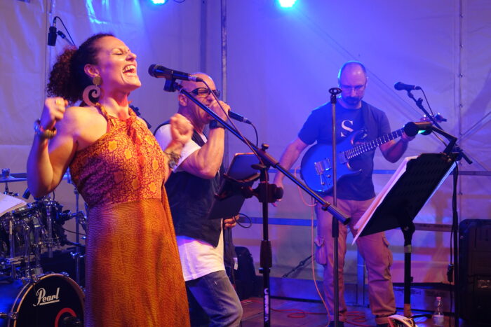 BAND con vari elementi