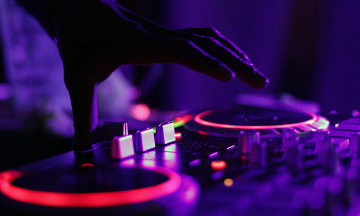 DJ SET
