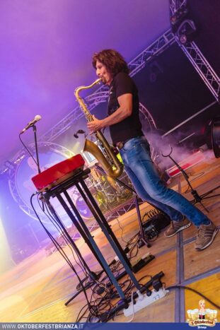 Saxlonely