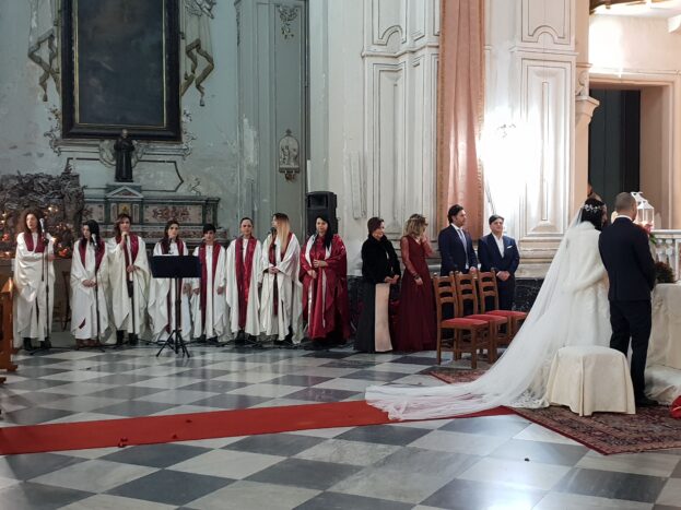 Grandangolo sposi con coro