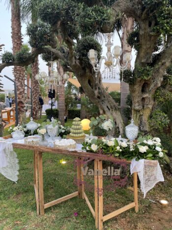 tavolo confetti con lampadari