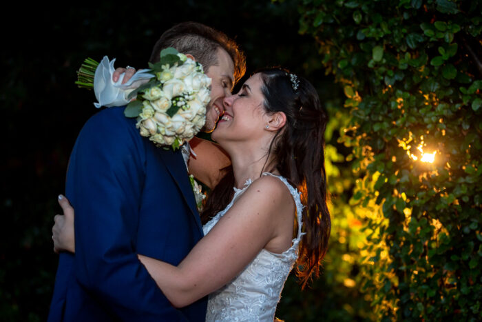 sposi-bacio-bouquet
