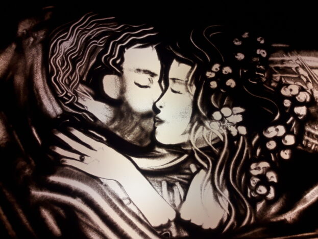 bacio sand art