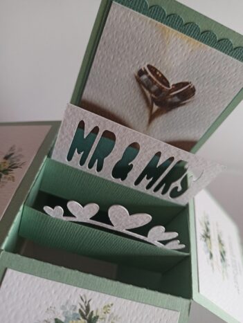 Dettaglio card in a box
