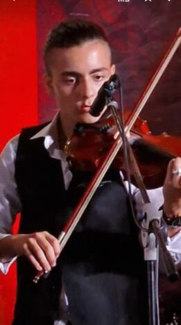 Mariano,Solo and Band.