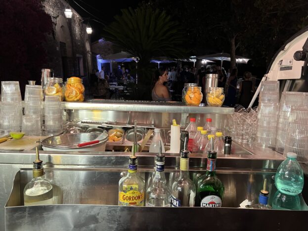 Bar mobile by night
