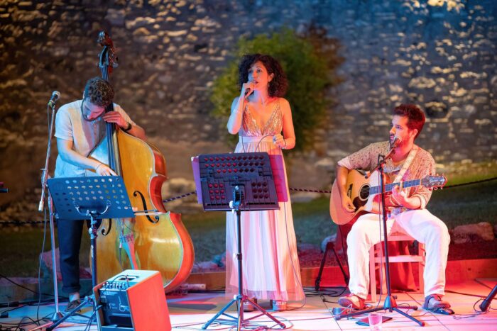 Lola & Mr. Be Trio