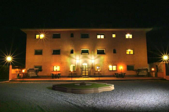 casale di notte