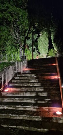 Le scale di ingresso alla terr