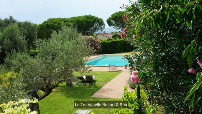 LE TRE VASELLE