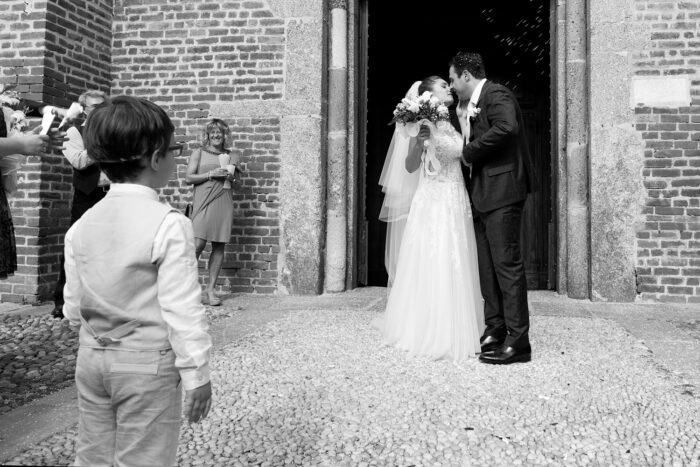 Il figlio guarda i genitori