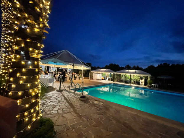 piscina by night