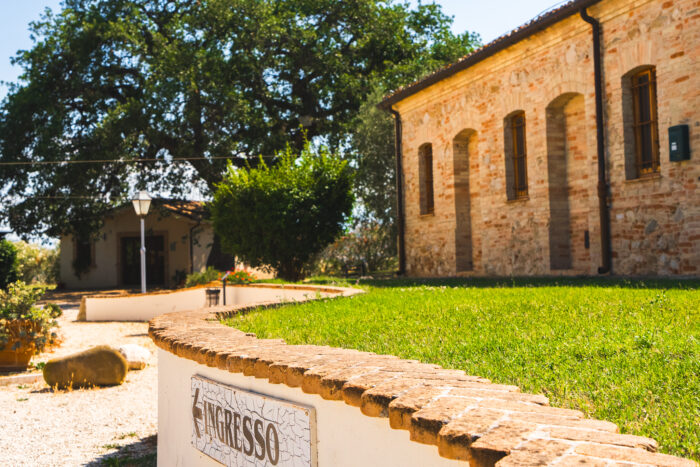 Ingresso del Borgo, chiesa