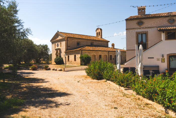 Chiesa e corpo centrale