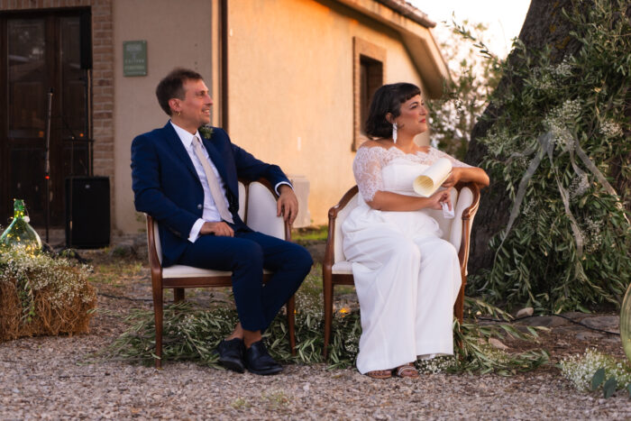Gli sposi si godono la festa