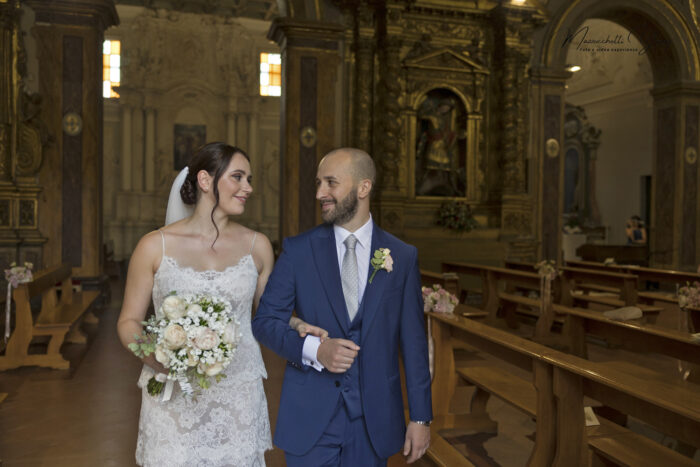 Uscita dalla chiesa