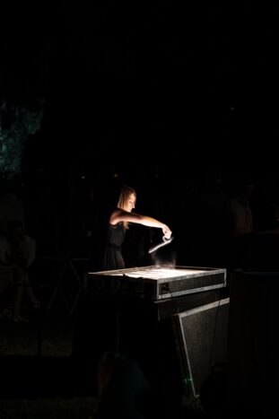 sand art performance