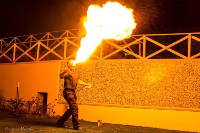 Mangiafuoco sputafuoco