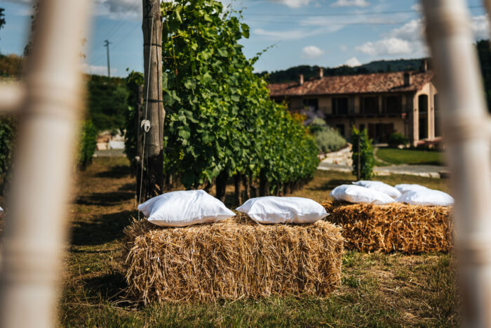 sedute invitati in paglia
