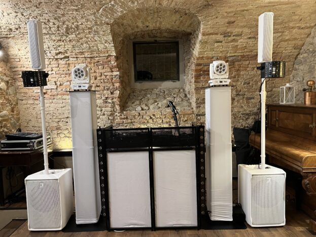 Dj Booth Total White