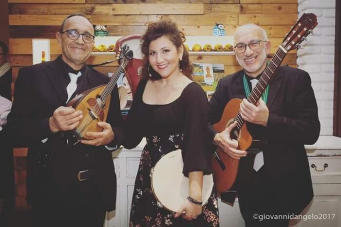 Trio posteggia
