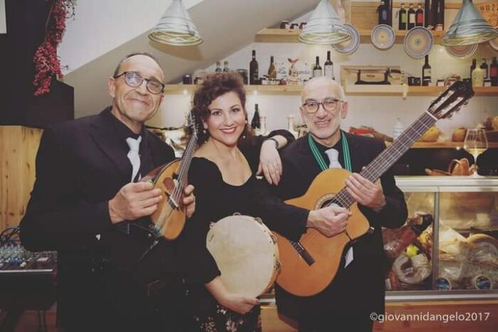 Trio posteggia