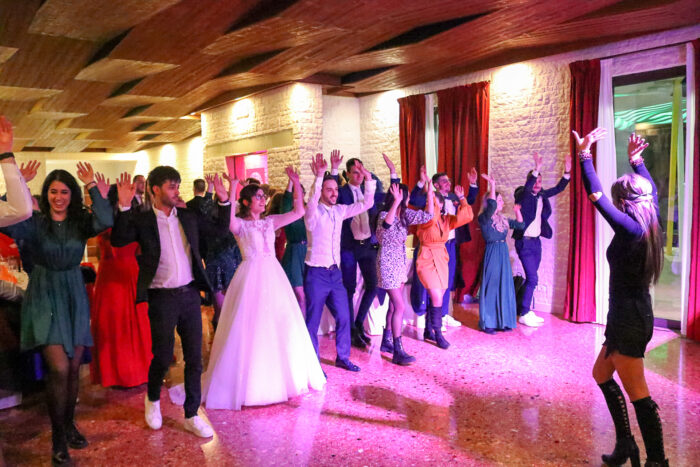 su le mani se baila