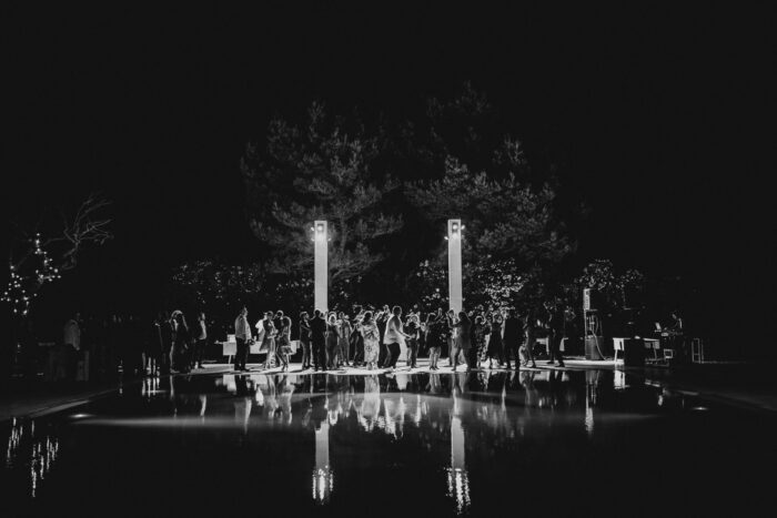 piscina di sera