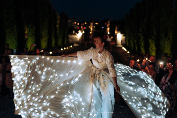 trampoliere con costume lumino