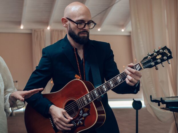 Dome guitar