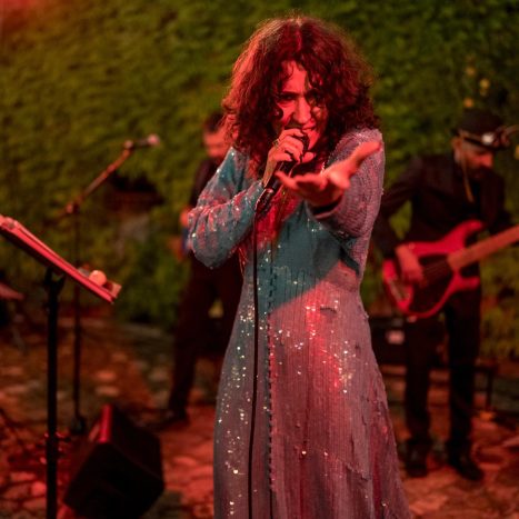 cantante femminile a richiesta