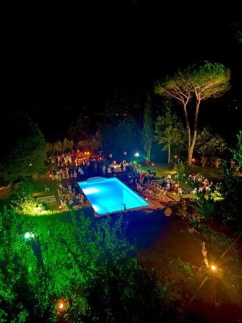 foto piscina notturna