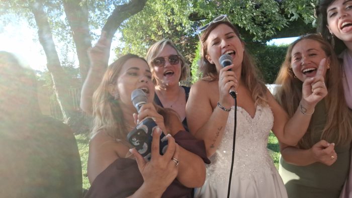 il momento del canto karaoke