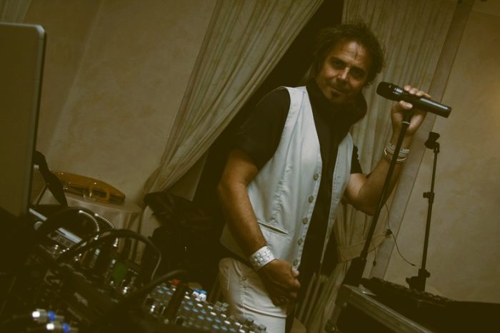 LIVE MUSIC