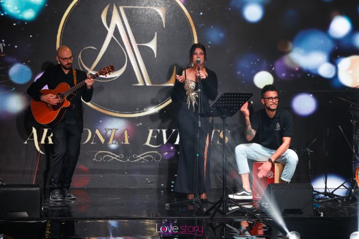 Trio chitarra voce percussioni