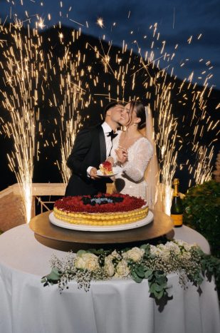 Cake cutting