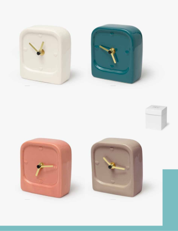 Orologi colorati in porcellana