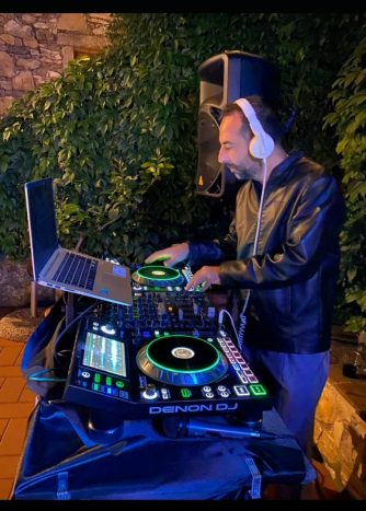 Postazione con dj