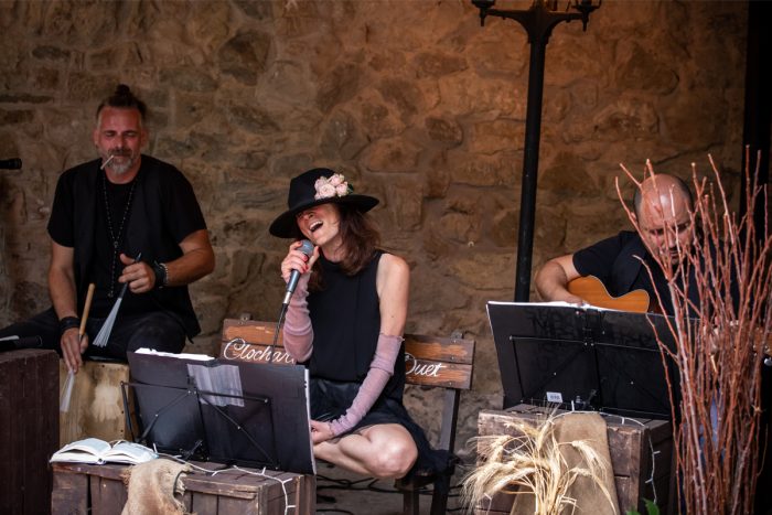 Acoustic live