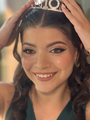 Carol Make Up