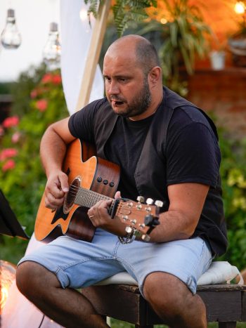 Love in acoustic