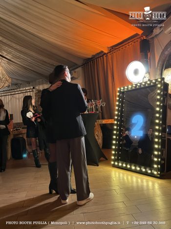 HOLLYWOOD Mirror