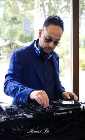 Dj set lounge