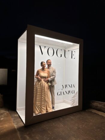 Magazine Booth Cabina Vogue