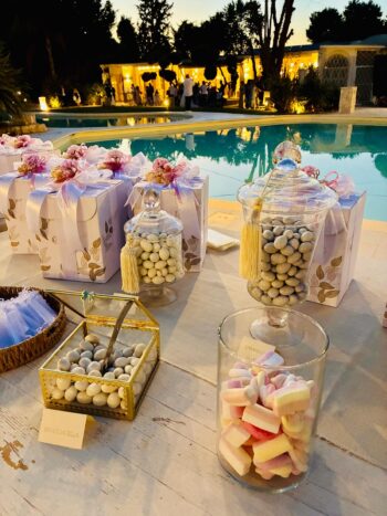 CONFETTATA IN PISCINA